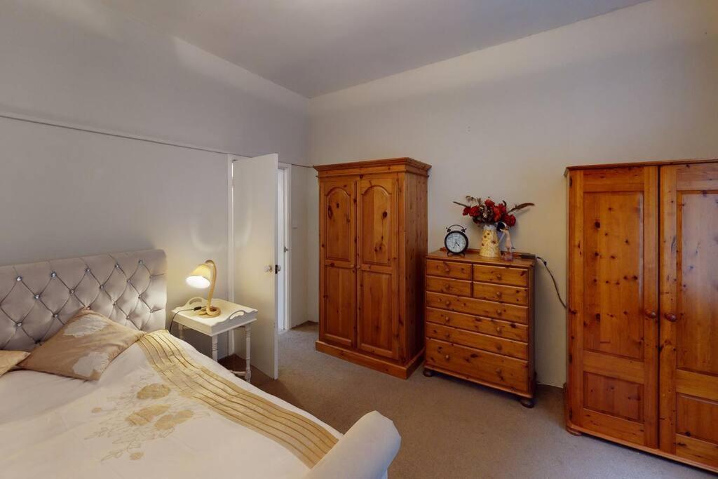 Spacious One Bedroom Flat West Hoathley Eksteriør bilde