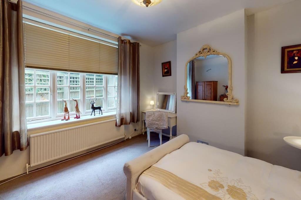 Spacious One Bedroom Flat West Hoathley Eksteriør bilde