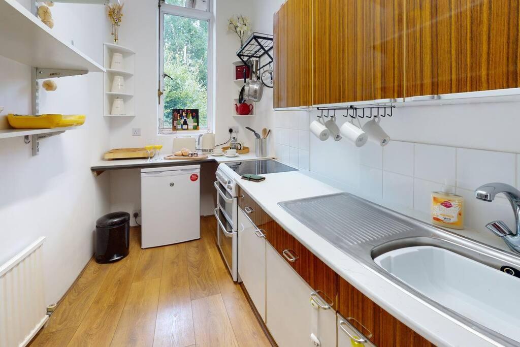Spacious One Bedroom Flat West Hoathley Eksteriør bilde